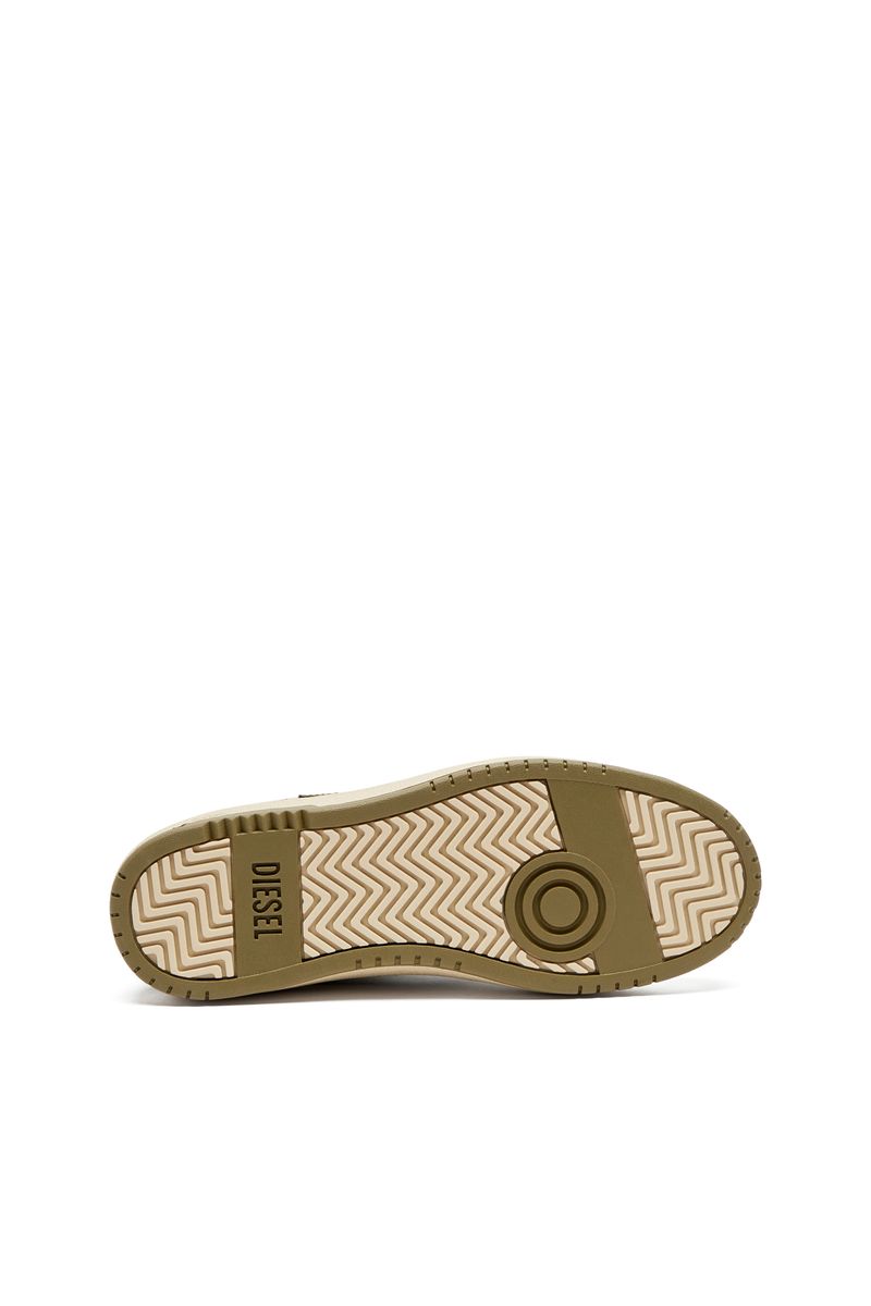 Y03363_P5576_HA708-4