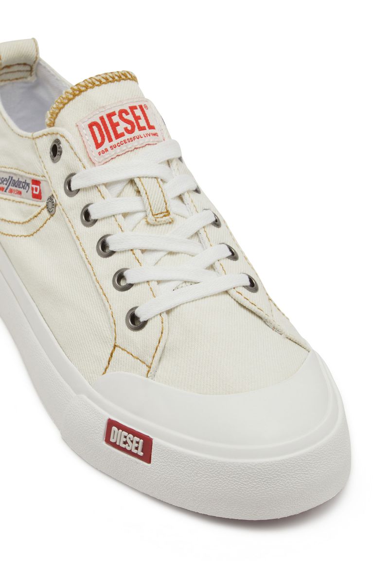 Y03500_P8112_T1002-4