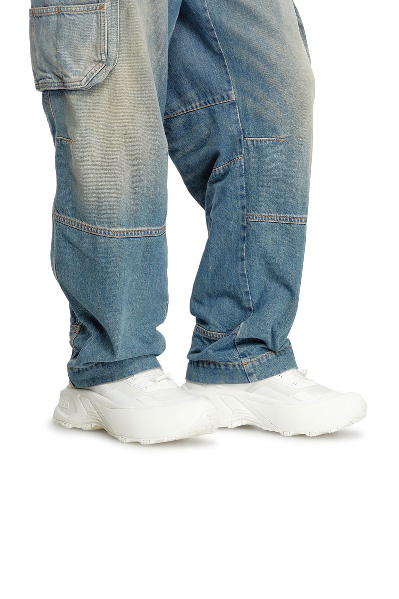 Y03444_P6918_T1003-7